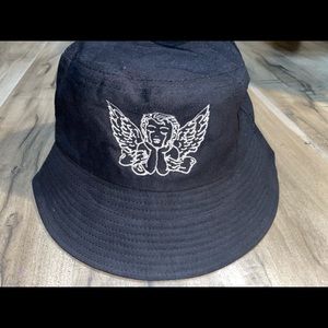 Bucket hat cry baby cherub